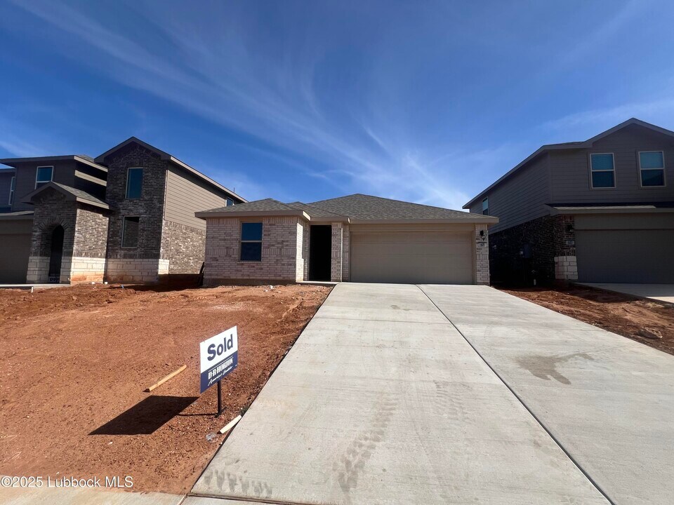 621 E 14th St in Wolfforth, TX - Building Photo