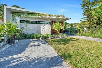 34 SW 26th Rd in Miami, FL - Building Photo - Building Photo