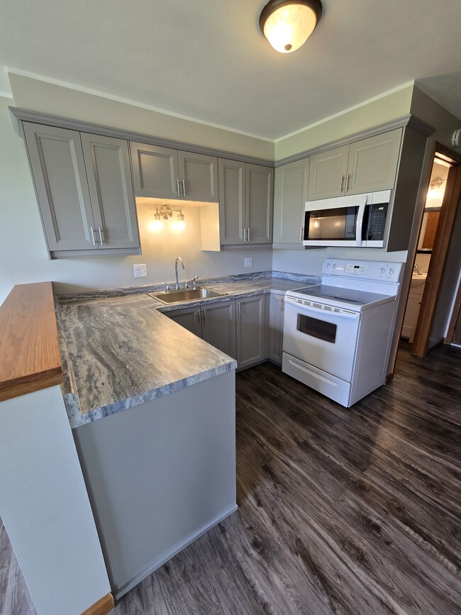 2129 Country Ln in Neenah, WI - Building Photo - Building Photo