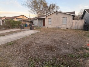 810 W Olmos Dr in San Antonio, TX - Building Photo - Building Photo