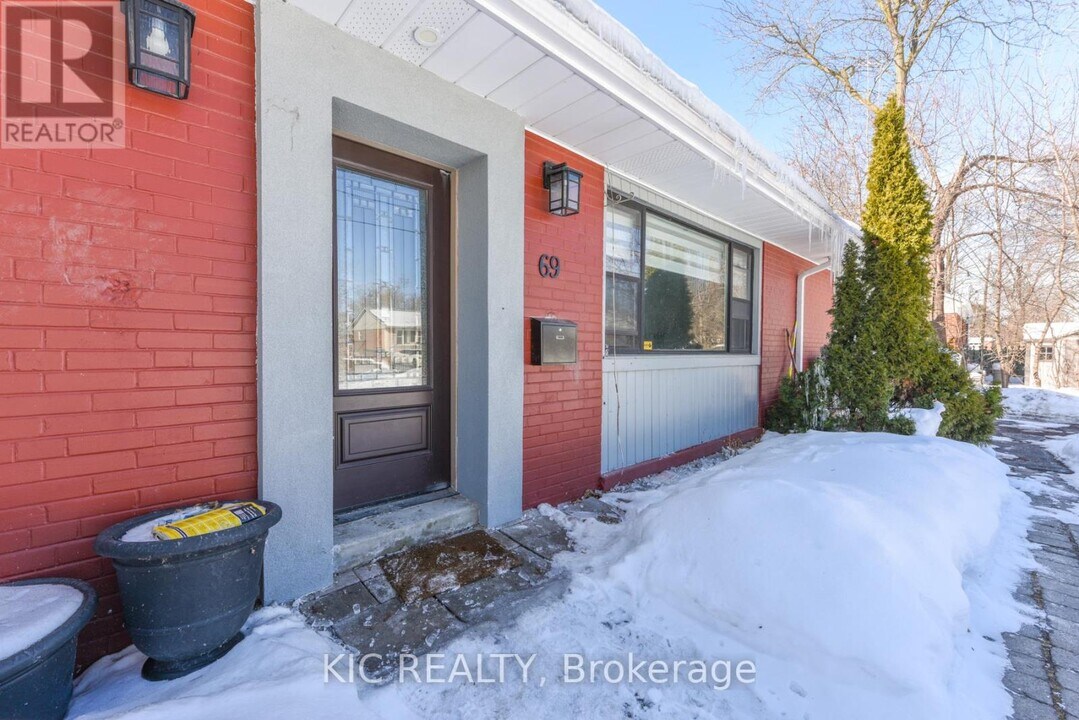 69 Centre St N in Brampton, ON - Building Photo