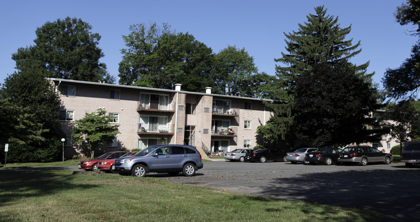 Manassas Arms in Manassas, VA - Building Photo