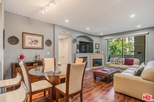 12963 W Runway Rd in Los Angeles, CA - Building Photo