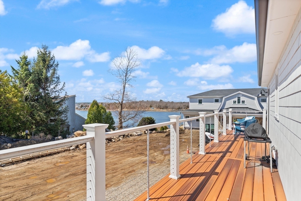 40 Thurston Point Rd in Gloucester, MA - Foto de edificio