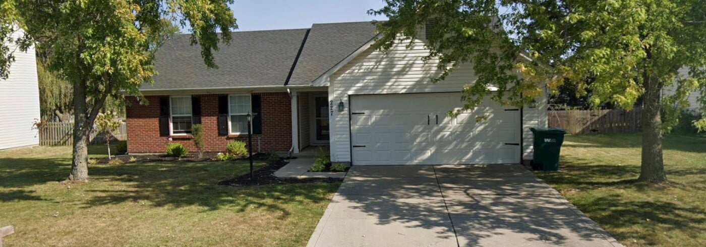227 Lakemoore St in Brownsburg, IN - Building Photo