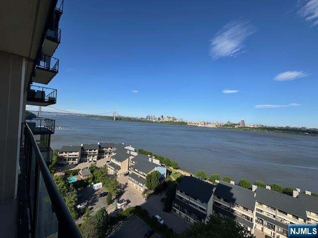 1203 River Rd in Edgewater, NJ - Building Photo - Building Photo