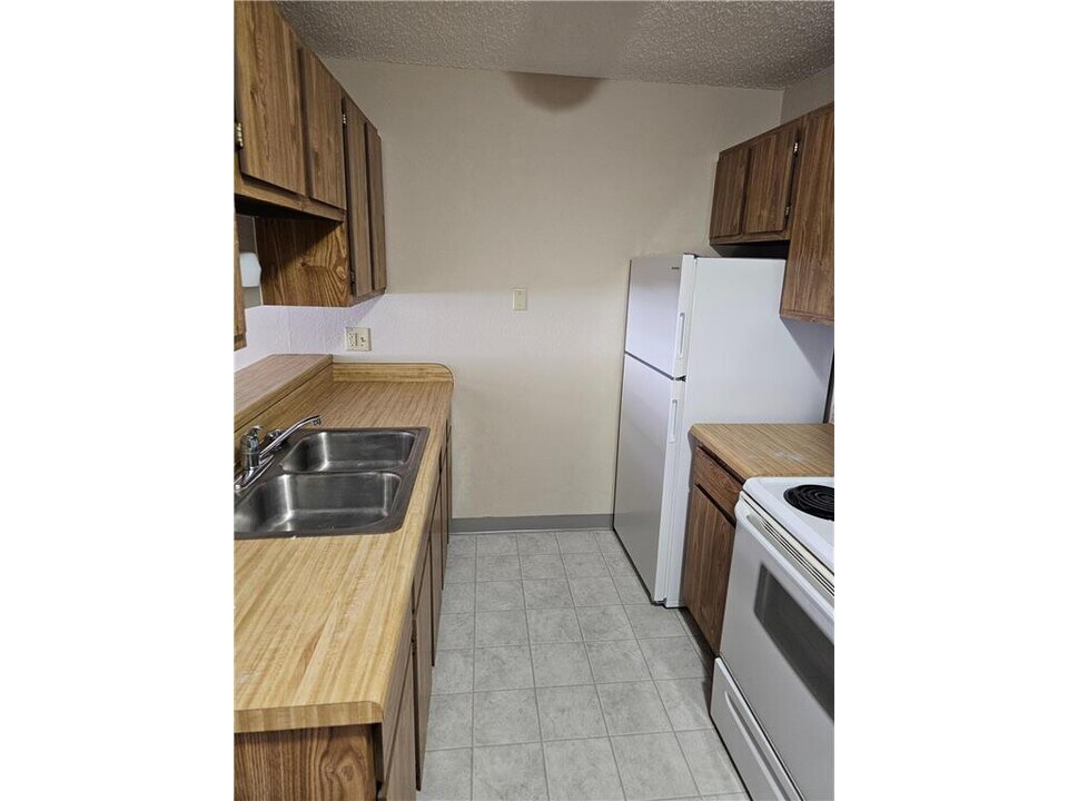 1757 4th Ave in Windom, MN - Building Photo