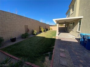 8081 California Pine St in Las Vegas, NV - Building Photo - Building Photo