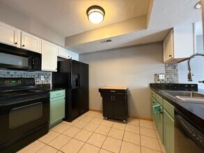 7709 Brandywine Creek Dr in Northfield, OH - Building Photo - Building Photo