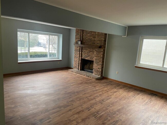 239 Oxford Lake Dr in Oxford, MI - Building Photo - Building Photo