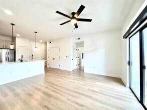 2300 Richmond Ave. in Houston, TX - Building Photo - Building Photo