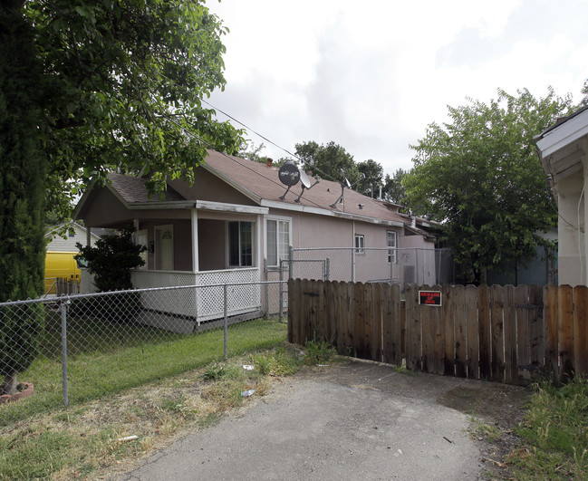 731 Maple St in West Sacramento, CA - Foto de edificio - Building Photo