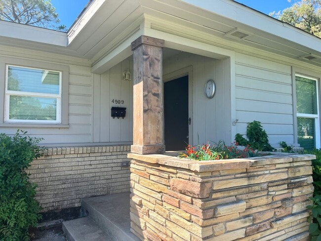 4909 Hope St in River Oaks, TX - Building Photo - Building Photo