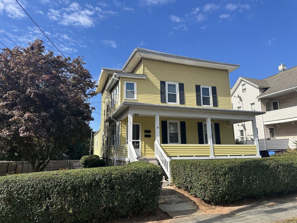 18 Fairview St in New Britain, CT - Building Photo