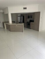 3155 NE 184th St in Aventura, FL - Building Photo