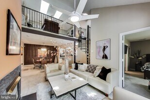 10021 Vanderbilt Cir, Unit 14 in Rockville, MD - Building Photo