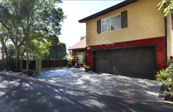 4519 Richard Dr in Los Angeles, CA - Foto de edificio - Building Photo