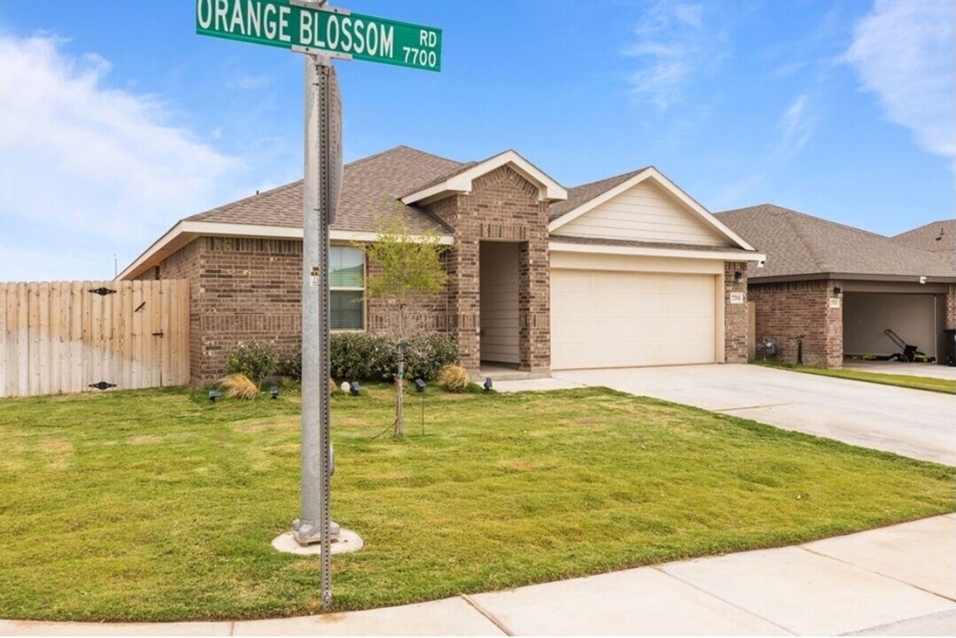 7701 Orange Blossom Rd in Odessa, TX - Building Photo