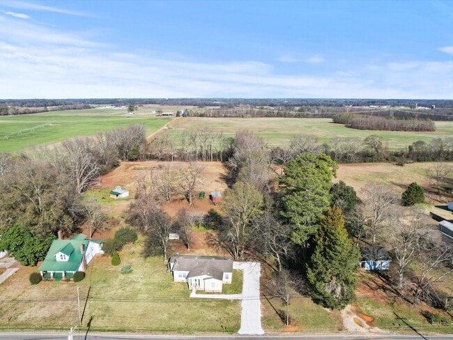 20051 Huntsville Brownsferry Rd in Tanner, AL - Building Photo - Building Photo