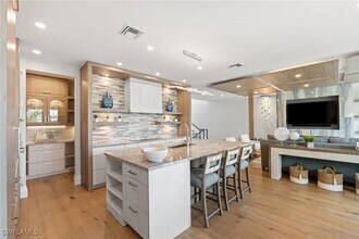 121 Barefoot Cir in Bonita Springs, FL - Building Photo - Building Photo