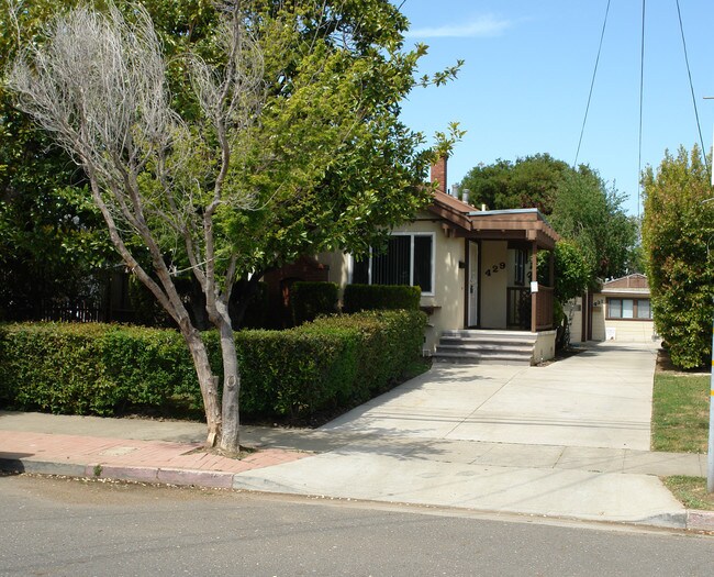 429 E Bellevue Ave in San Mateo, CA - Building Photo - Building Photo
