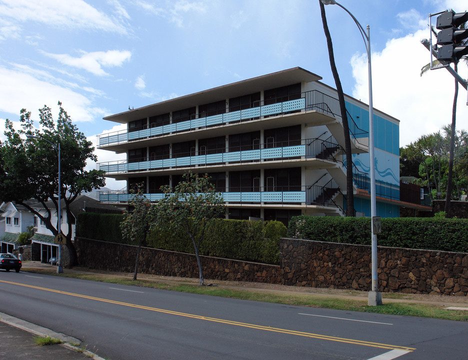 250 Iolani Ave in Honolulu, HI - Building Photo