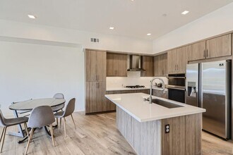2430 Community Ln in San Diego, CA - Building Photo - Building Photo