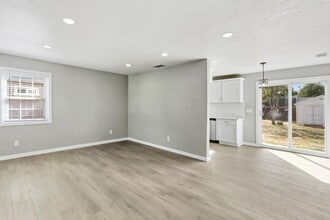 1704 Nogales St in Sacramento, CA - Building Photo - Building Photo