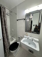 1450 E 55th Pl in Chicago, IL - Foto de edificio - Building Photo