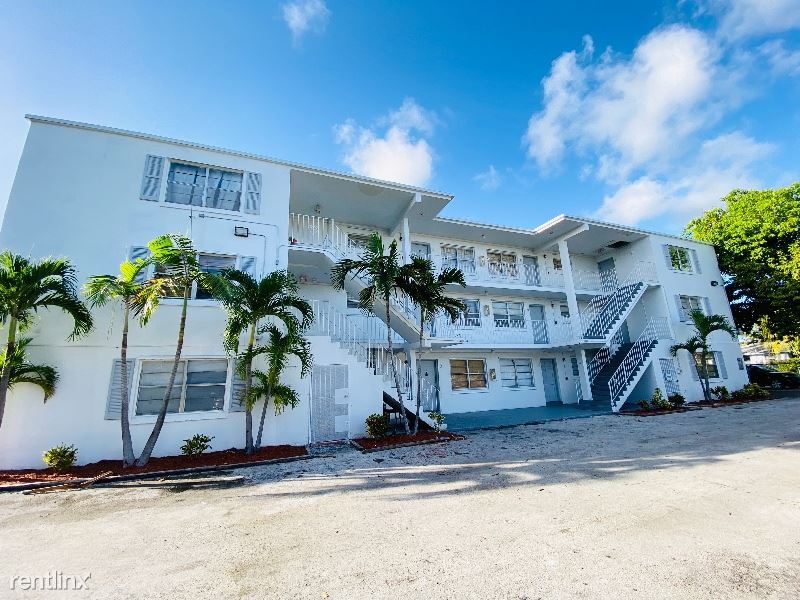 8262 NE 1st Ave in Miami, FL - Building Photo