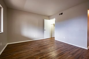 733 E Wilbeth in Akron, OH - Building Photo