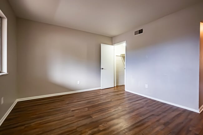 733 E Wilbeth