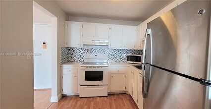 1300 NE Miami Gardens Dr, Unit 819E in Miami, FL - Foto de edificio - Building Photo