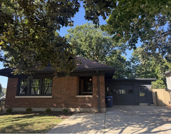 property at 609 S 5th Ave