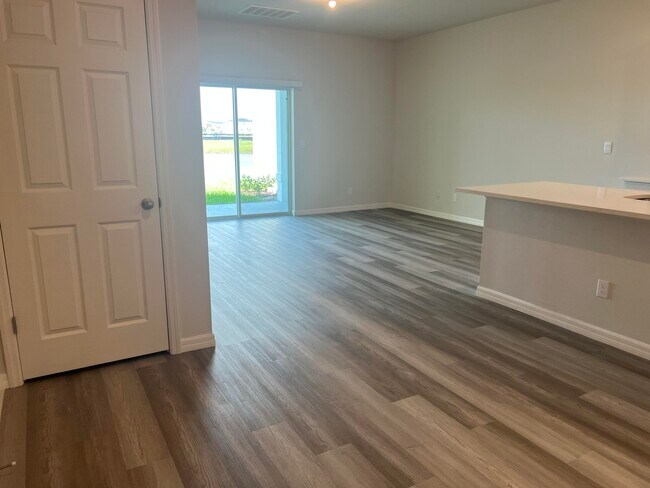 12842 SW Forli Wy in Port St. Lucie, FL - Foto de edificio - Building Photo