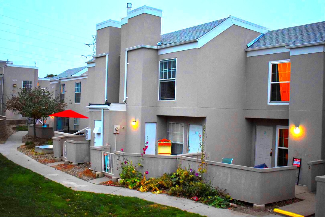 3455 Rebecca Ln, Unit G in Colorado Springs, CO - Foto de edificio