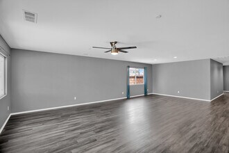 260 Brittania Rd in Hemet, CA - Building Photo - Building Photo