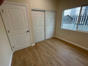 371 Douglas St in Los Angeles, CA - Building Photo - Building Photo