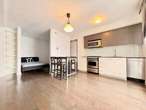 2118 Saint-Dominique Rue in Montréal, QC - Building Photo - Building Photo