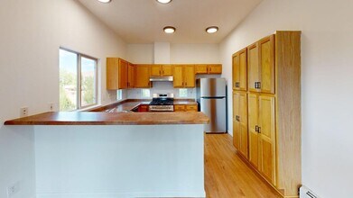 4 Calle Las Casas in Santa Fe, NM - Building Photo - Building Photo