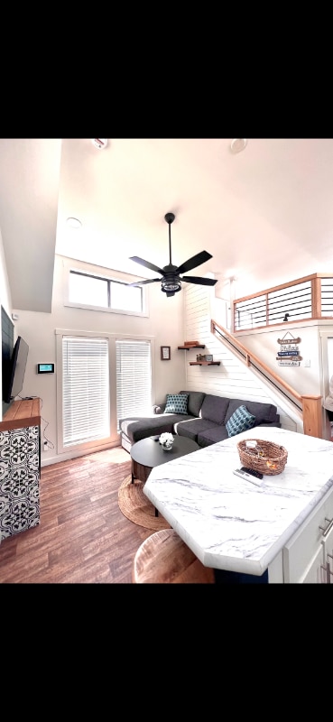 3235 Co Rd 3365 in Cookville, TX - Foto de edificio - Building Photo