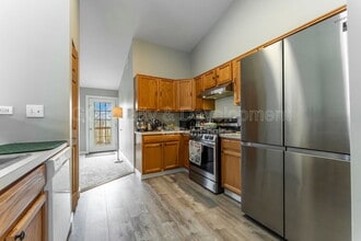 1262 Brookdale Dr in Carpentersville, IL - Building Photo - Building Photo