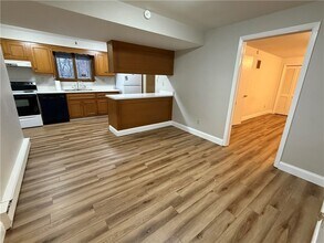 825 10th Ave in Brackenridge, PA - Foto de edificio - Building Photo