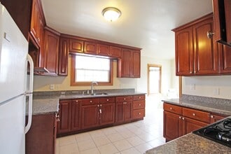 2600 E 20th St in Oakland, CA - Building Photo - Building Photo