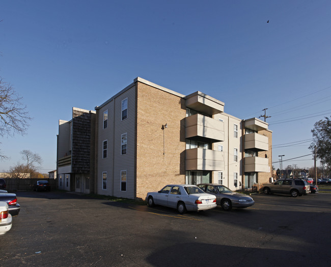 Campus View Apartments in Ypsilanti, MI - Building Photo - Building Photo