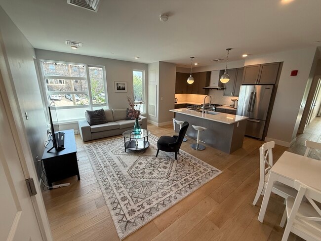 1642 Commonwealth Ave, Unit 203 in Boston, MA - Foto de edificio - Building Photo