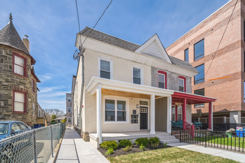 6906 Ridge Ave in Philadelphia, PA - Building Photo