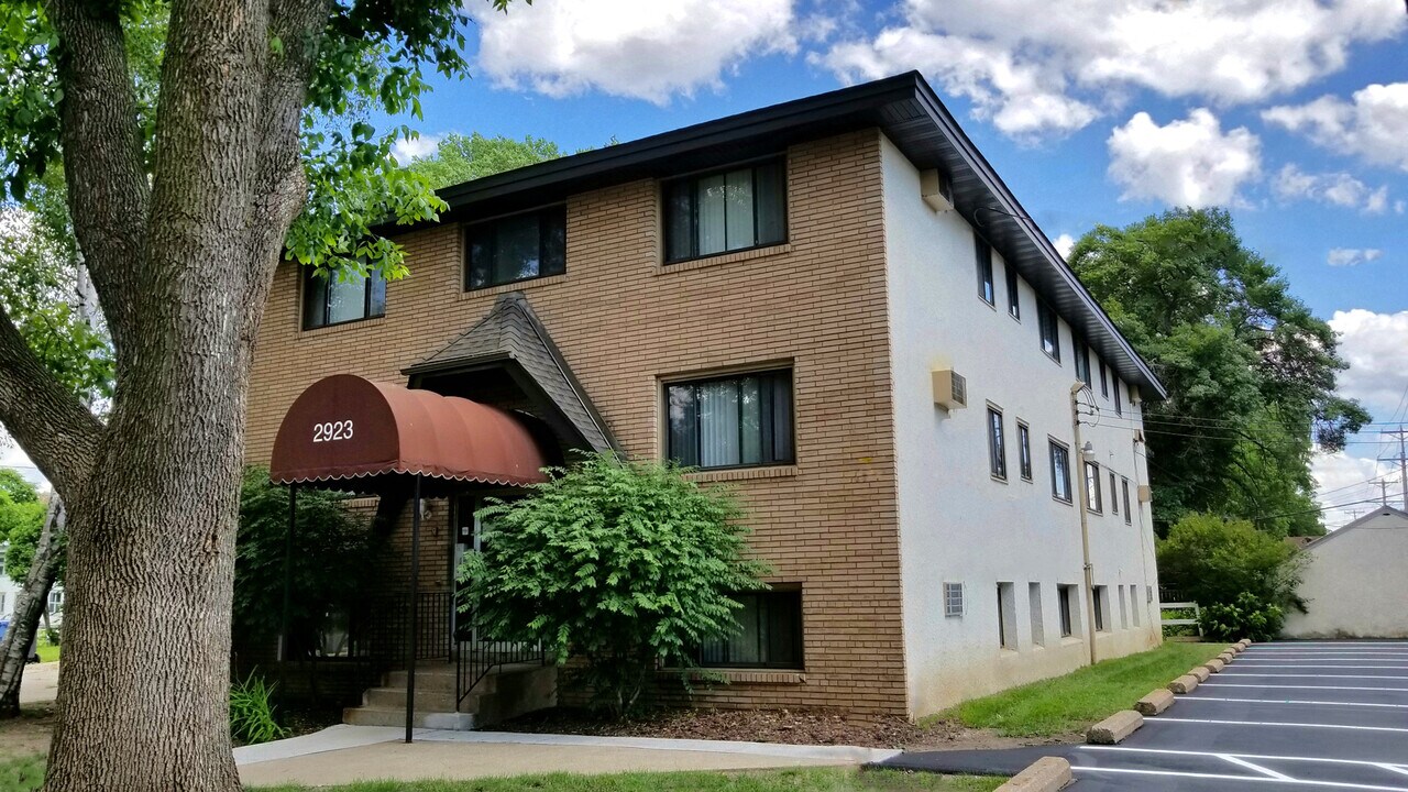 Minnehaha Apartments in Minneapolis, MN - Foto de edificio