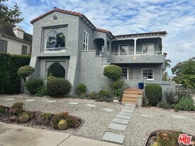 1601 Stearns Dr in Los Angeles, CA - Building Photo