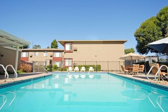 Sylvan Garden Apartments in Van Nuys, CA - Building Photo - Building Photo